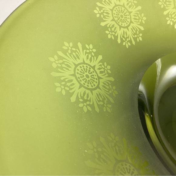 Vintag eOval Glass Bowl Circa 1960s - Picture 8 of 10